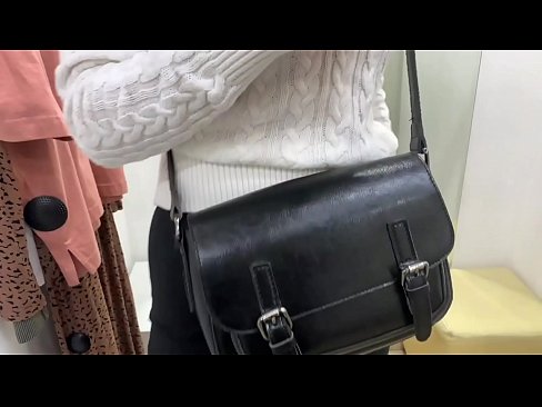 ❤️ Almenn sjálfsfróun ungrar tíkar FeralBerry með dildó í mátunarklefa ❤️❌ Fjandinn myndband  á klám is.moresexmovies.ru ❤